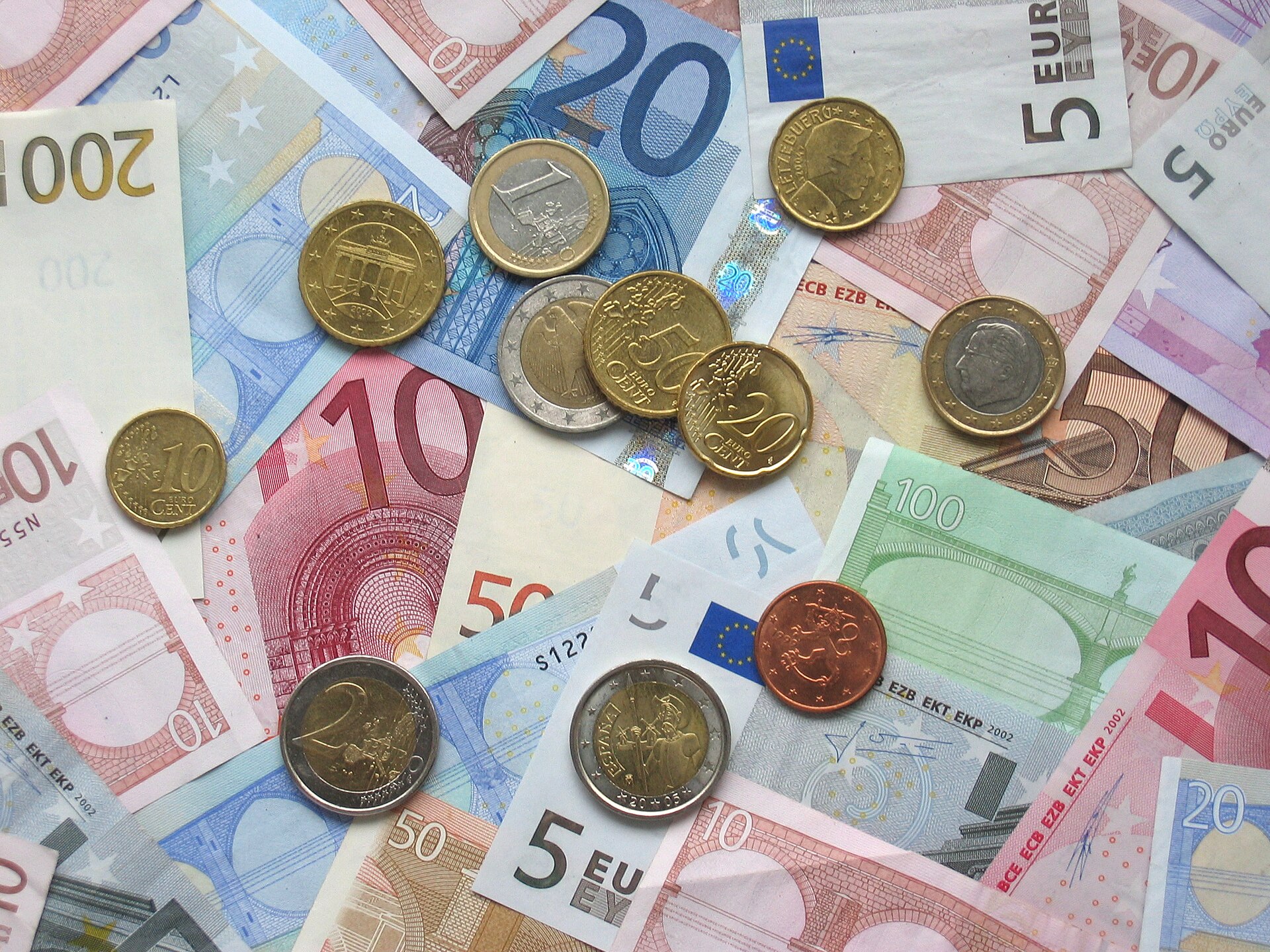 Euro coins and banknotes — cheapest way to send money from Germany to Bangladesh